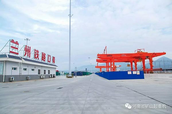 Two sets RMG put into use in Lanzhou international port which manufactured by Henan Mine(Kuangshan)1.jpg