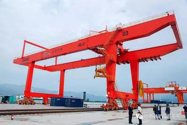 Two sets RMG put into use in Lanzhou international port which manufactured by Henan Mine(Kuangshan)2.jpg