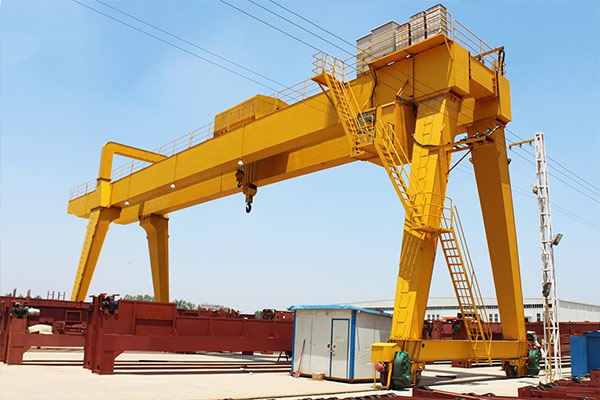 Gantry crane with more convenient use and more stable performance